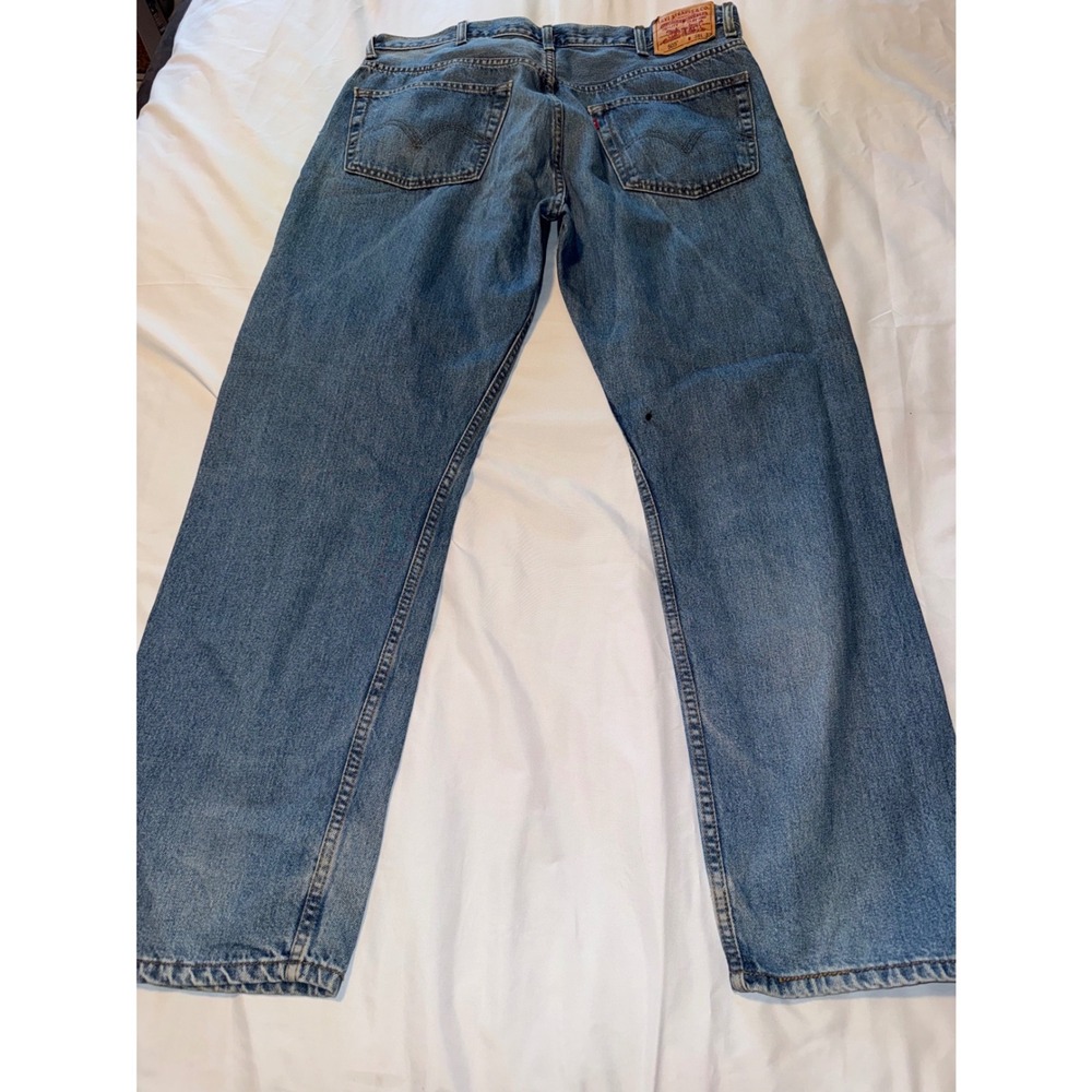 Levis 505 Regular Fit Mens Jeans 38x32 Medium Wash Blue Denim Straight Leg - Picture 2 of 10